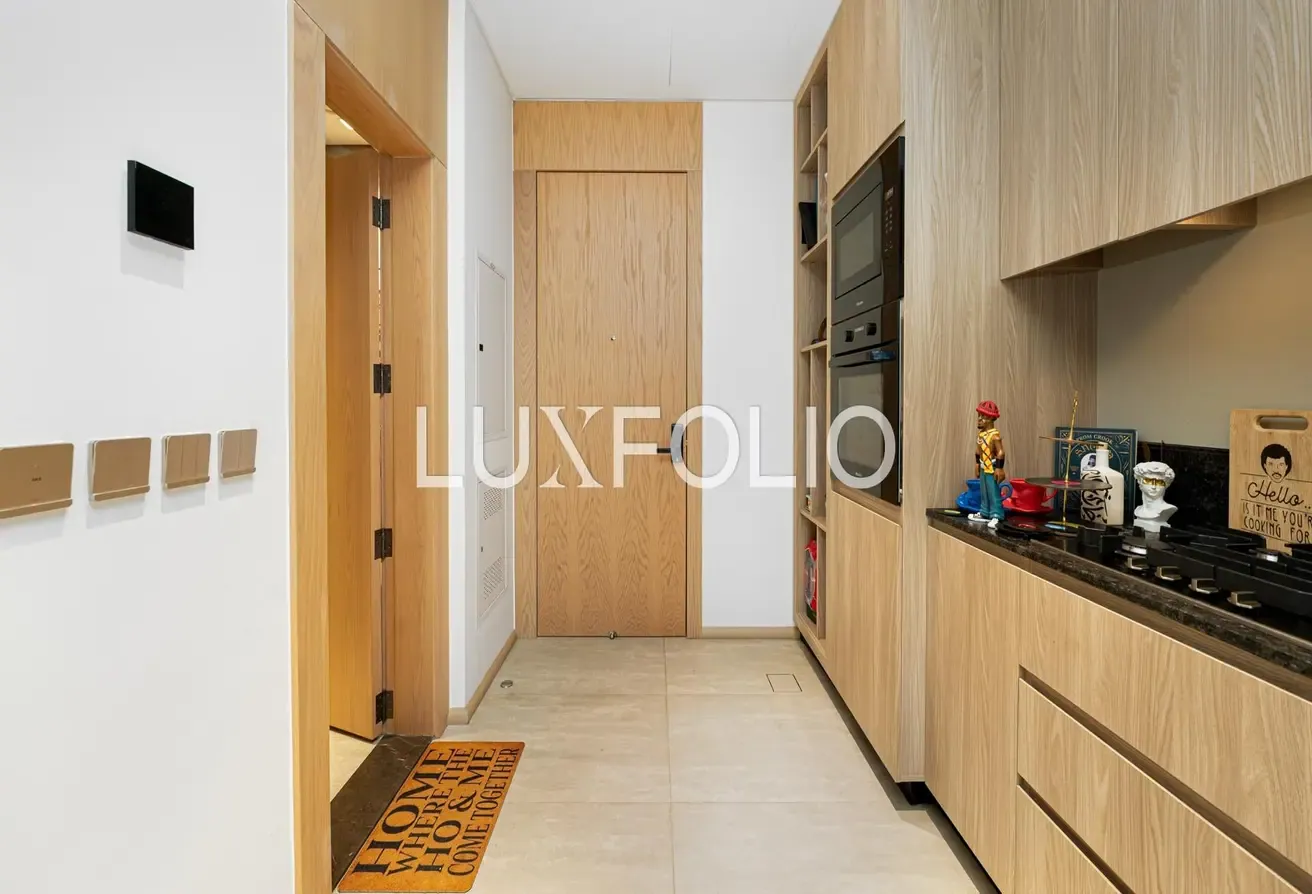 STUNNING 1 BED | POOL VIEW | FULLY FURNISHED