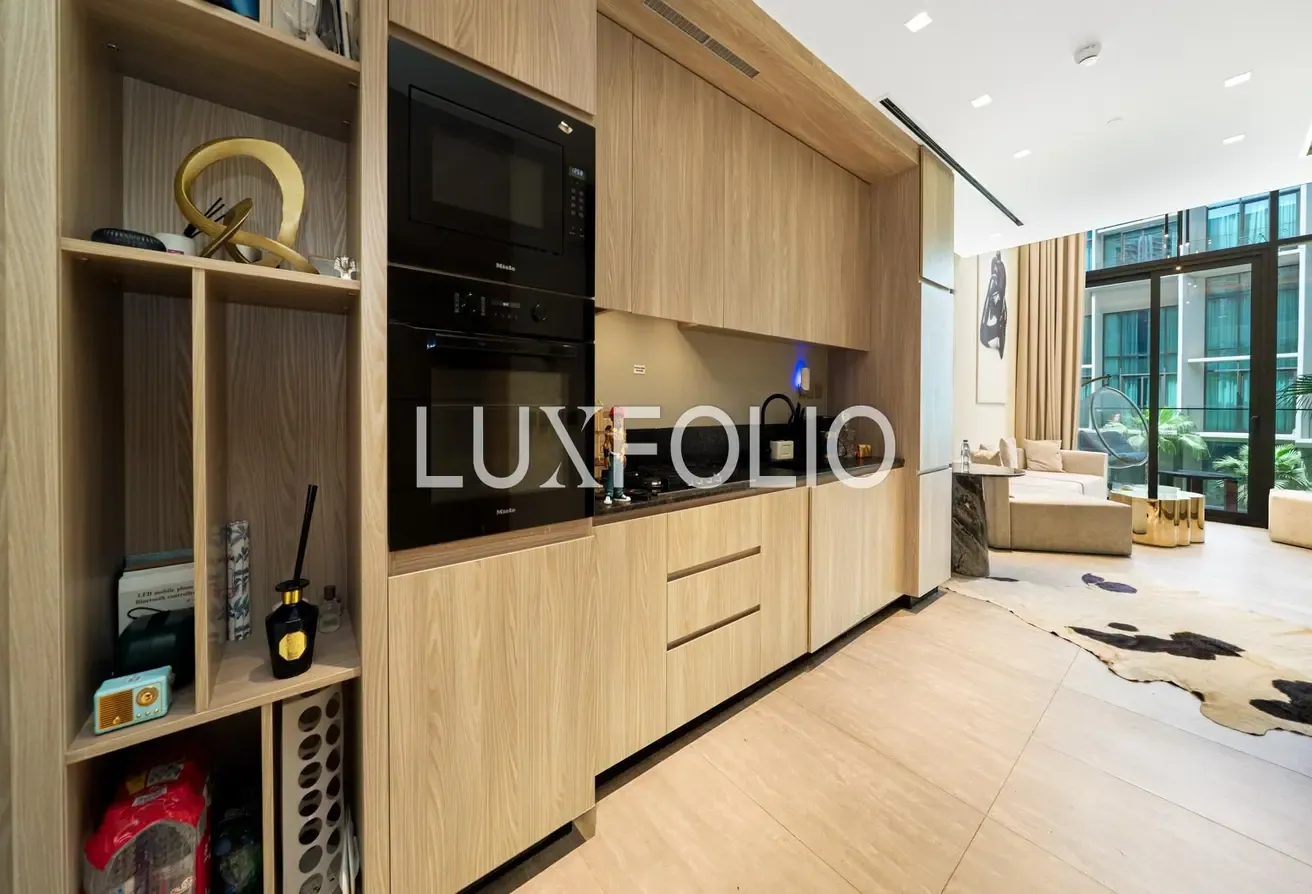 STUNNING 1 BED | POOL VIEW | FULLY FURNISHED