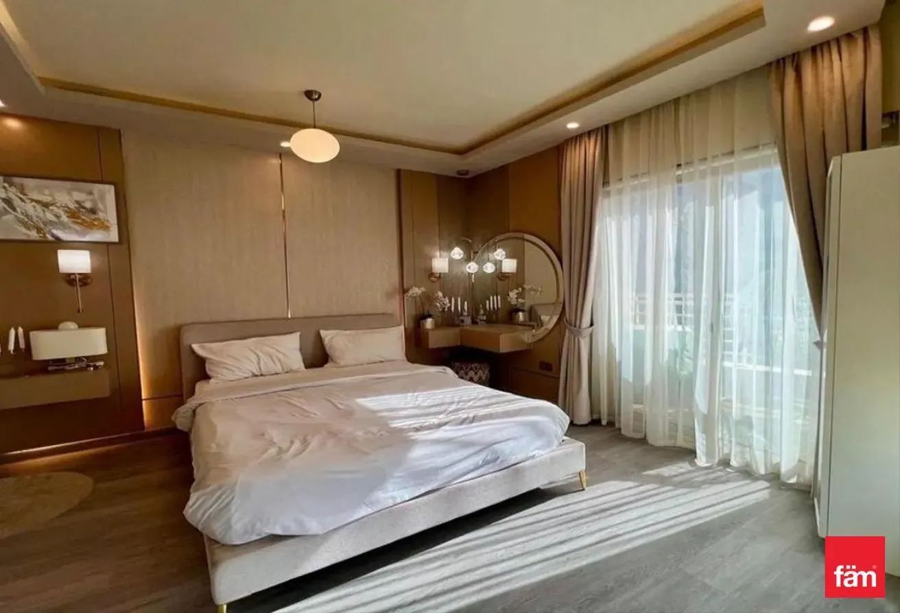Fully Furnished & Upgraded|Lake View|Reduced Price