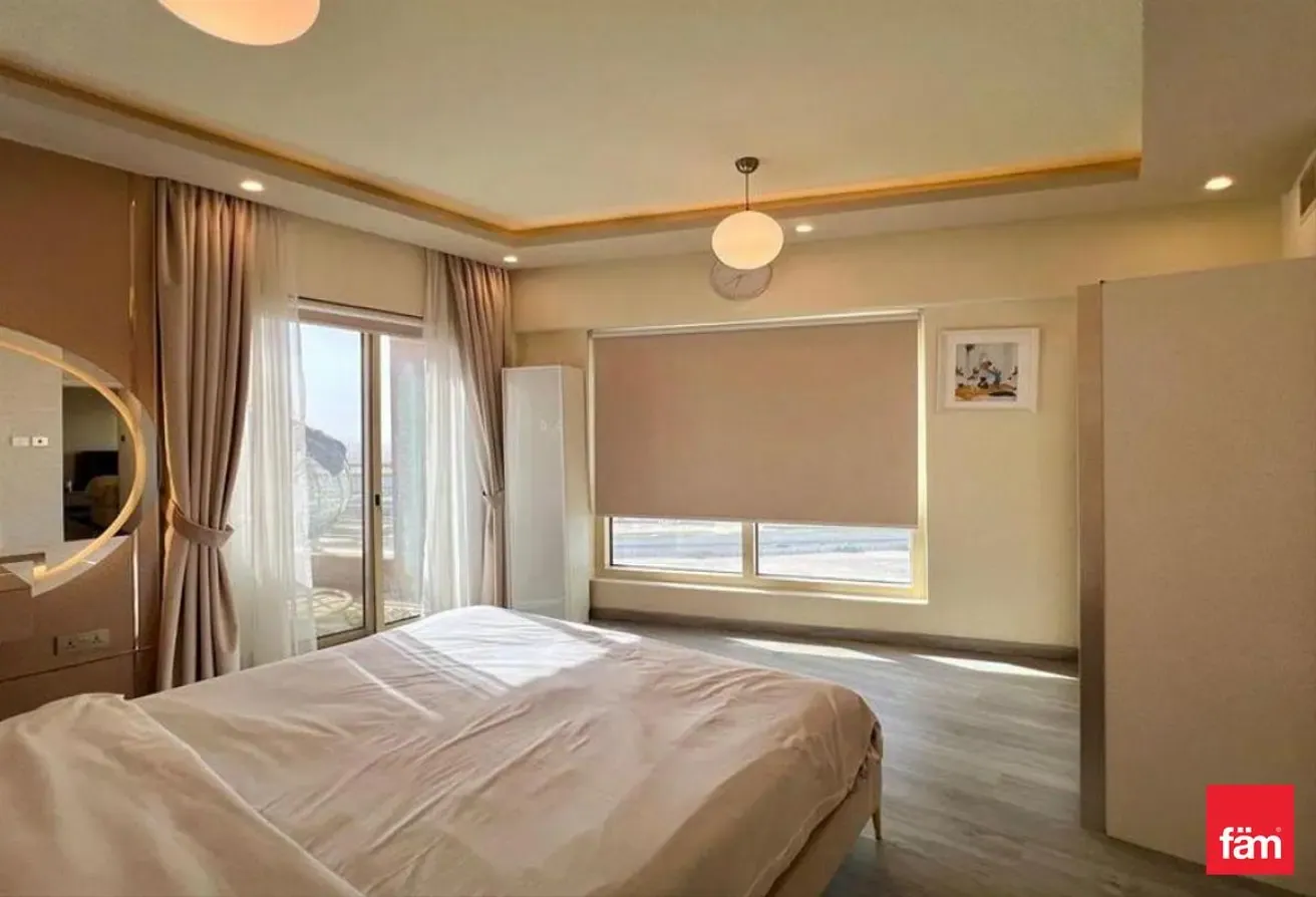 Fully Furnished & Upgraded|Lake View|Reduced Price