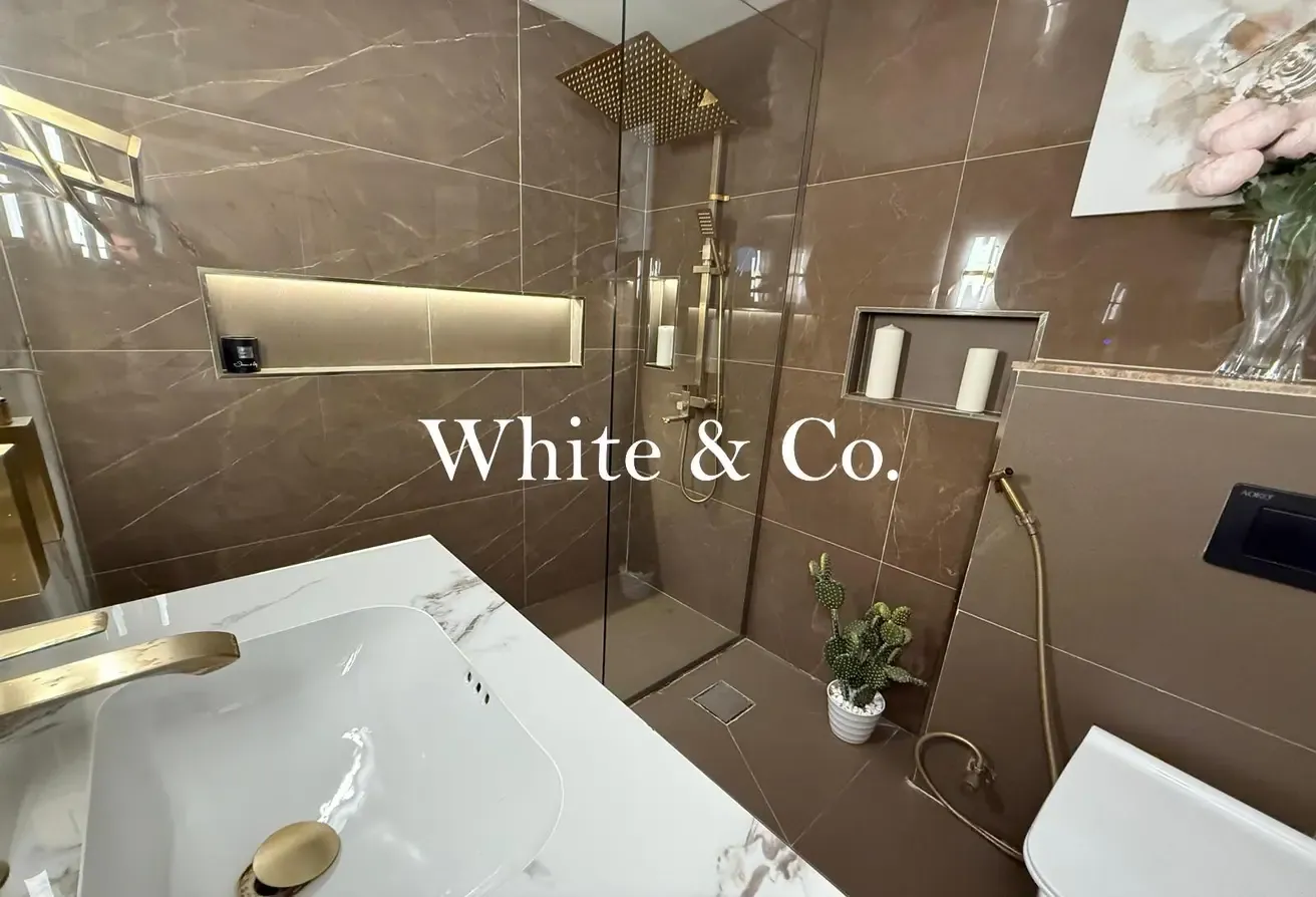 Fully Upgraded | Corner unit | Lake View