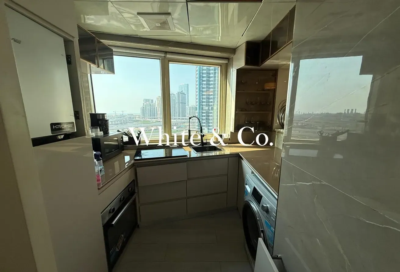 Fully Upgraded | Corner unit | Lake View