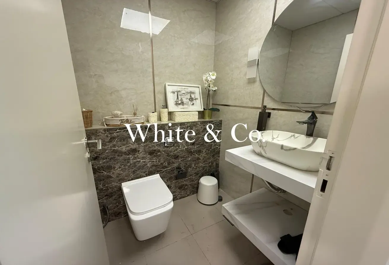Fully Upgraded | Corner unit | Lake View