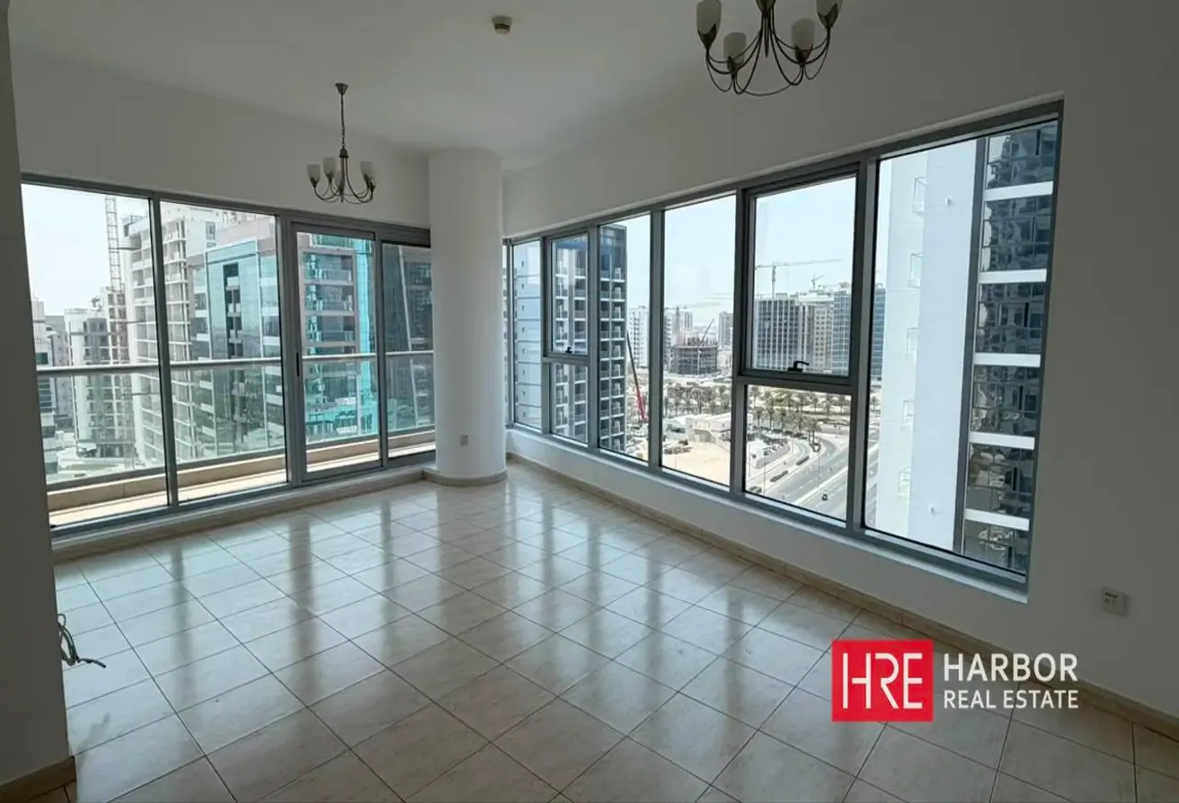 Spacious 2 BHK Corner Unit | Closed Kitchen