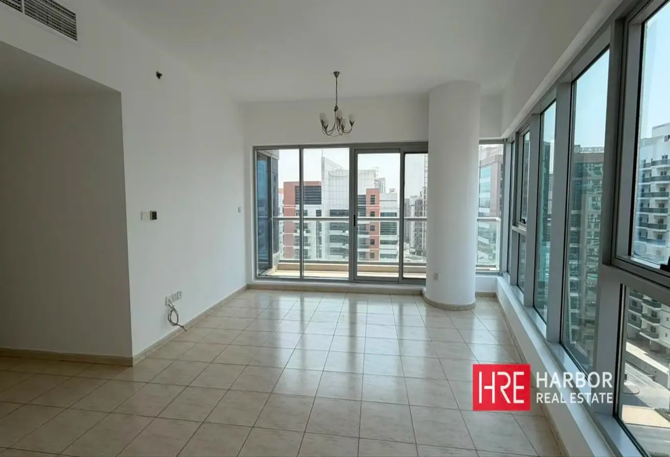 Spacious 2 BHK Corner Unit | Closed Kitchen
