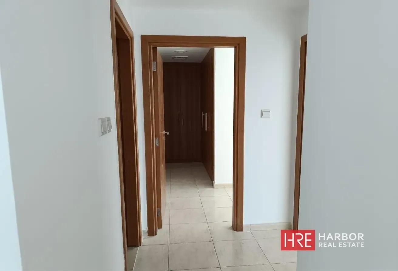 Spacious 2 BHK Corner Unit | Closed Kitchen