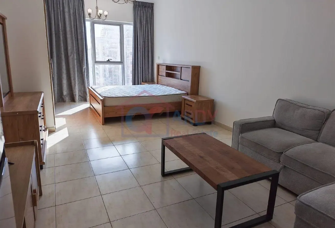 Furnished Studio spacious bright and ready to move
