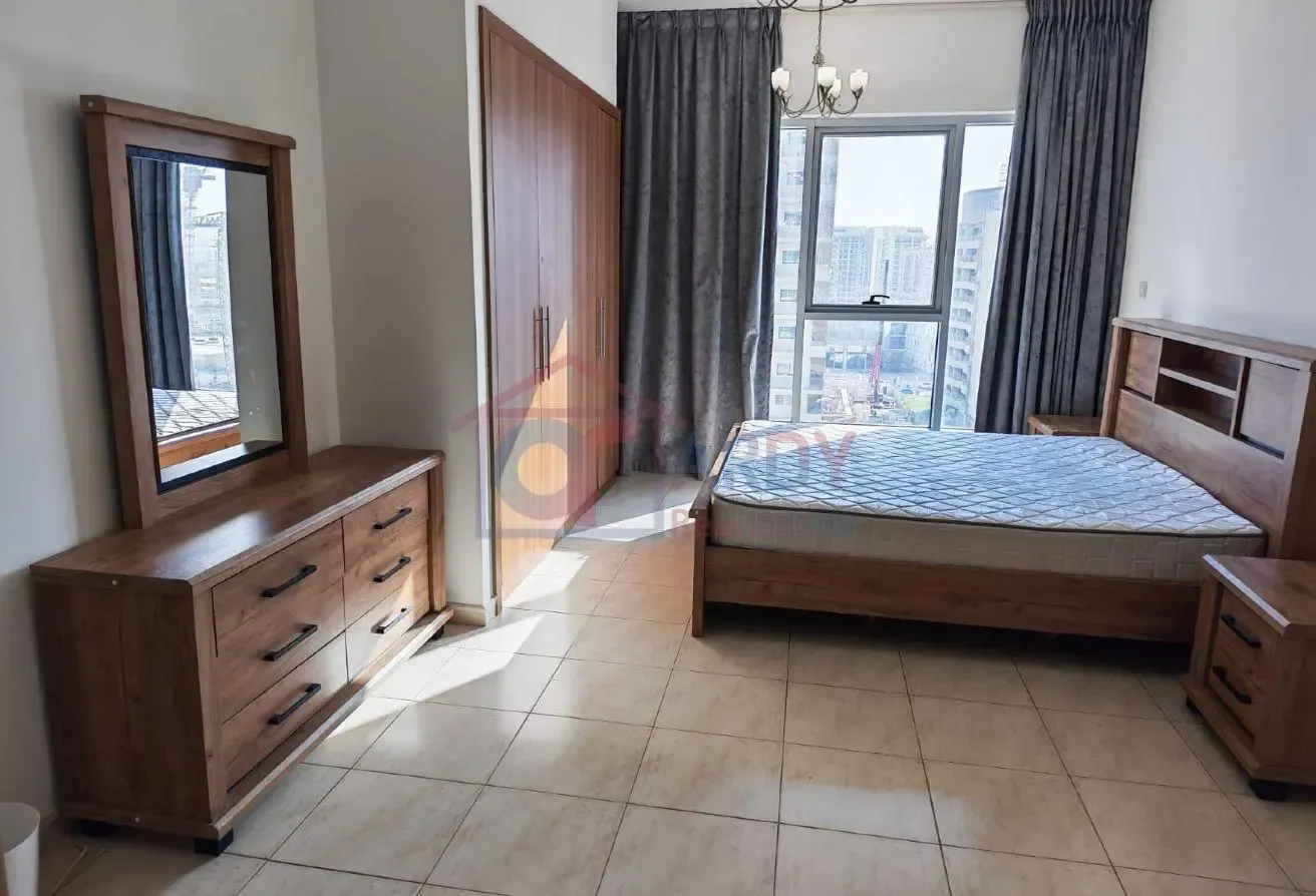 Furnished Studio spacious bright and ready to move