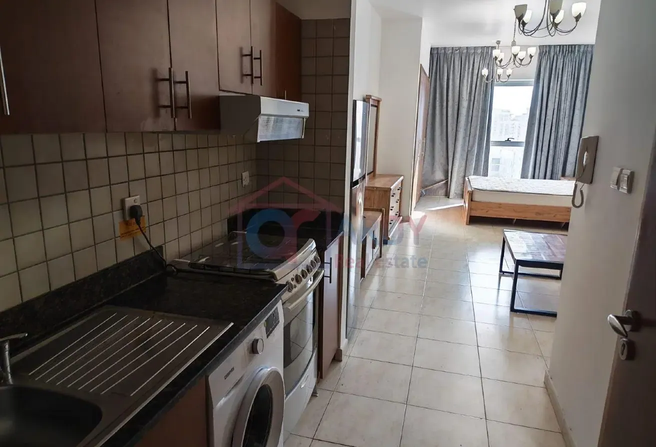 Furnished Studio spacious bright and ready to move