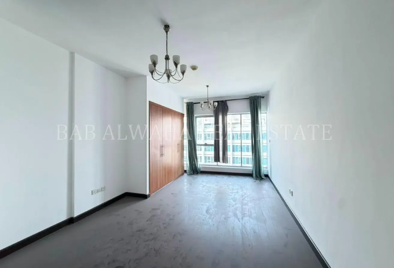 Modern&Bright Studio Spacious Living PrimeLocation