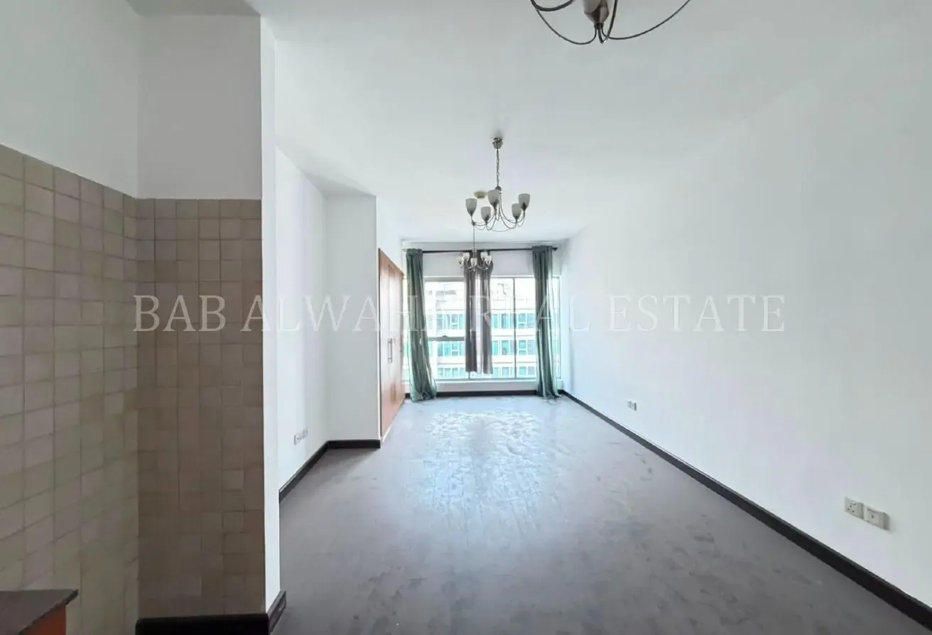 Modern&Bright Studio Spacious Living PrimeLocation