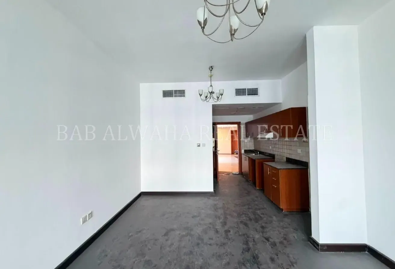 Modern&Bright Studio Spacious Living PrimeLocation