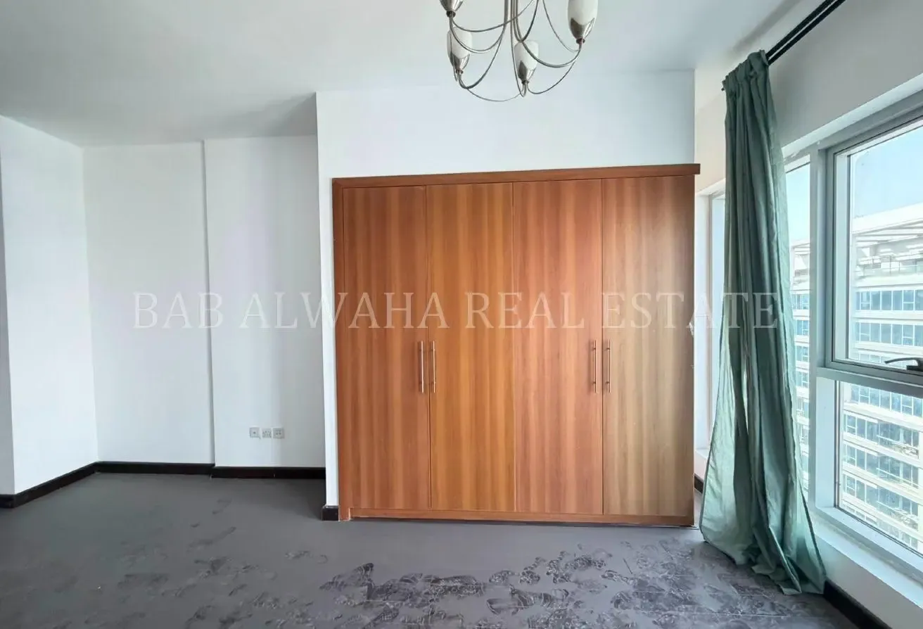 Modern&Bright Studio Spacious Living PrimeLocation