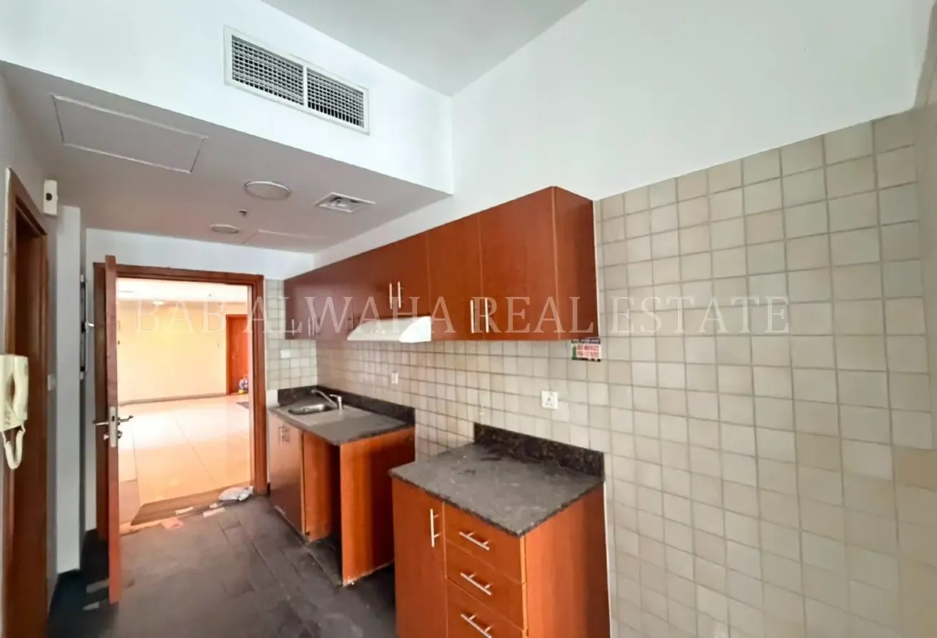Modern&Bright Studio Spacious Living PrimeLocation