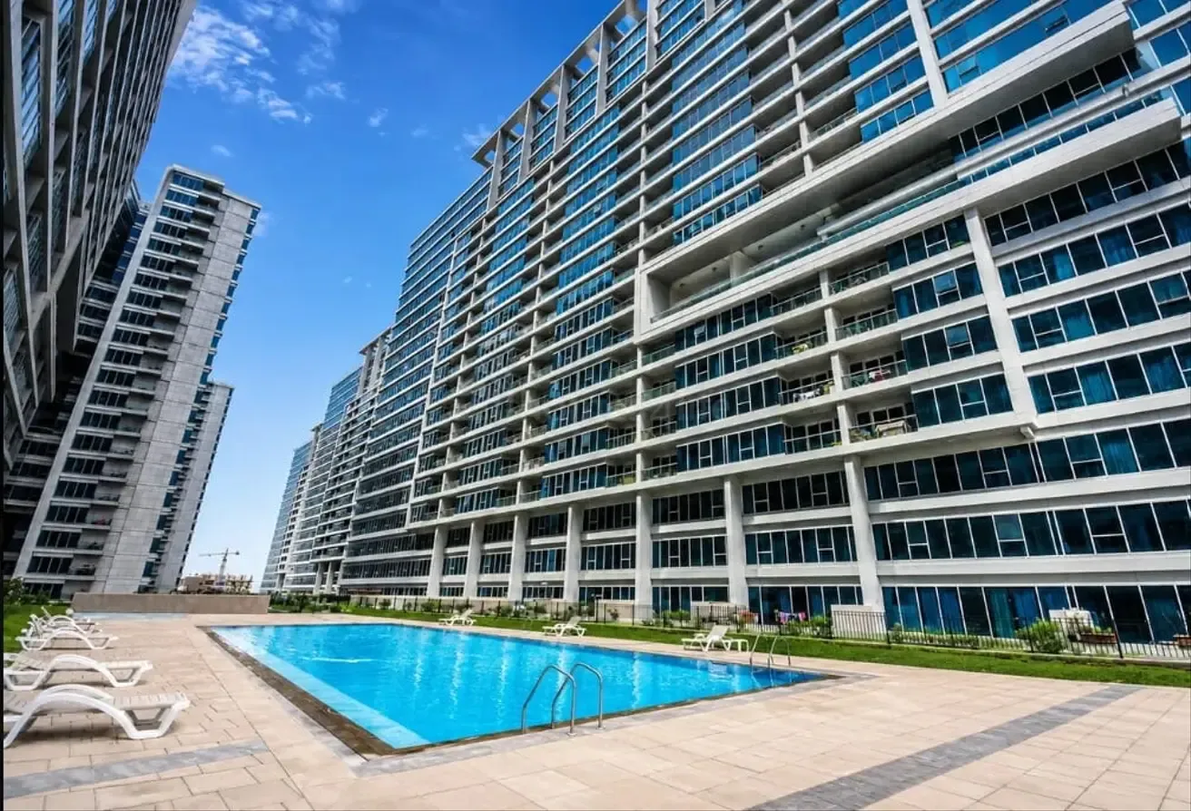 Pool View | Vacant | Mid Floor