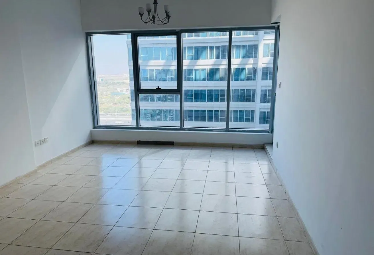VACANT AND READY TO MOVE | SPACIOUS LAYOUT