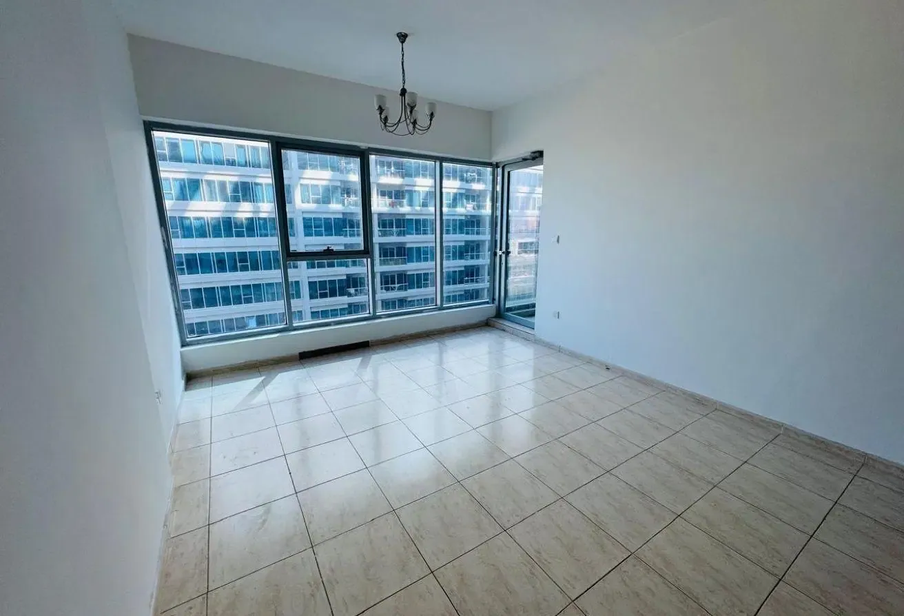 VACANT AND READY TO MOVE | SPACIOUS LAYOUT