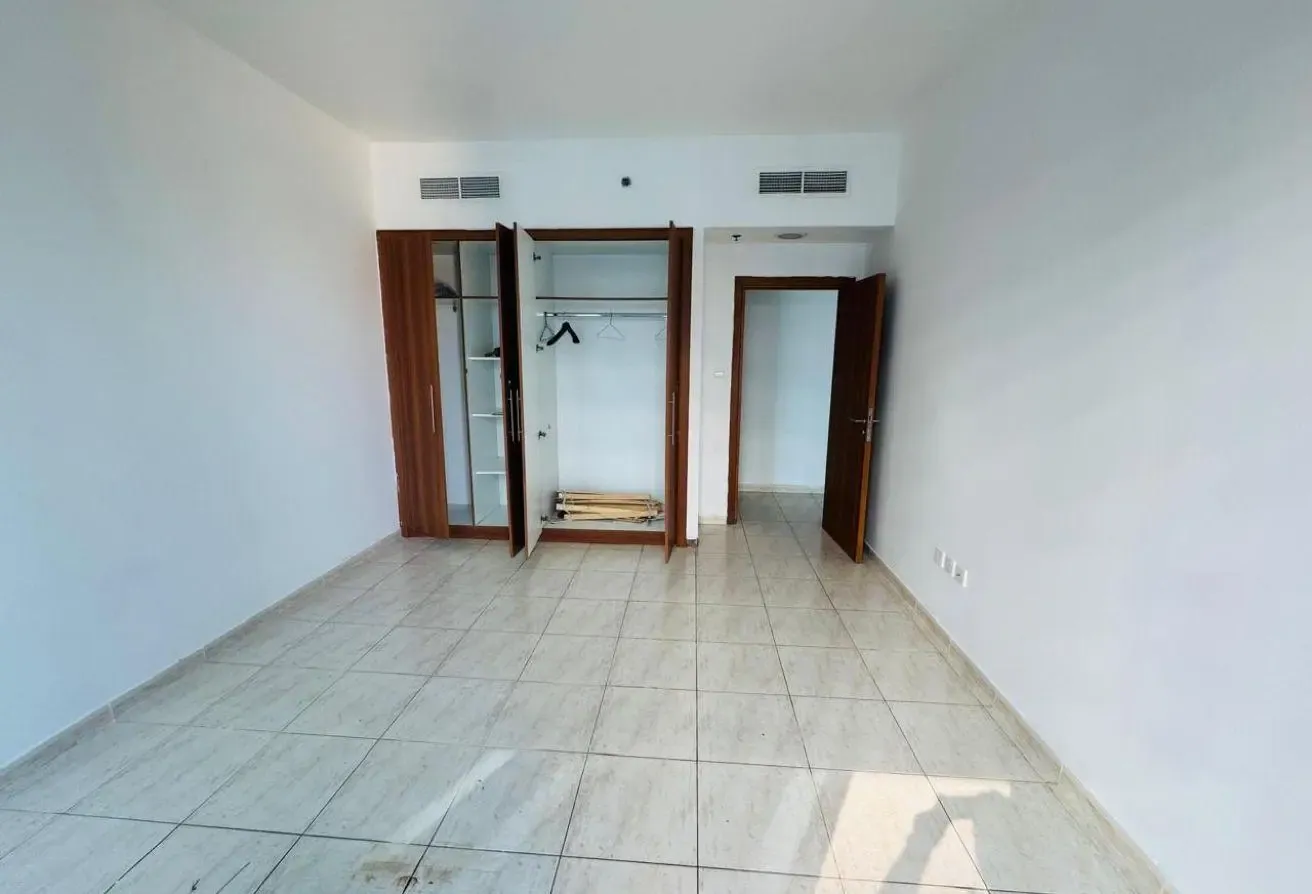 VACANT AND READY TO MOVE | SPACIOUS LAYOUT