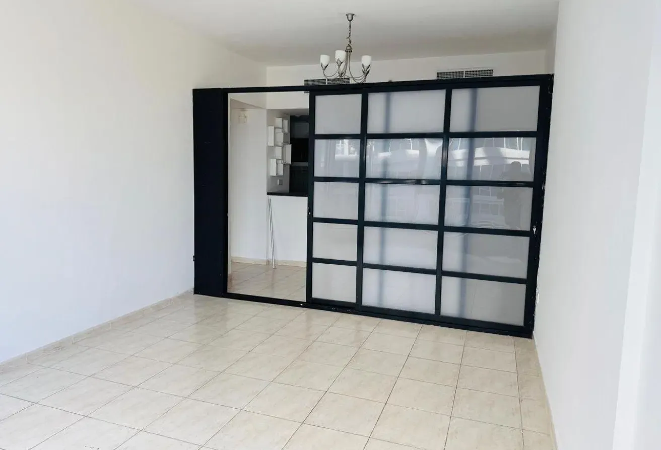 VACANT AND READY TO MOVE | SPACIOUS LAYOUT