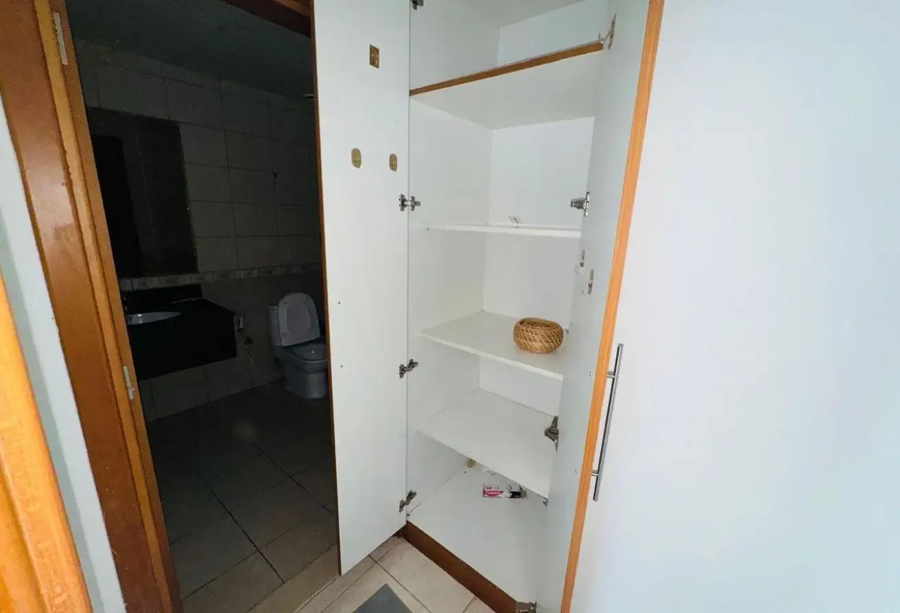 VACANT AND READY TO MOVE | SPACIOUS LAYOUT