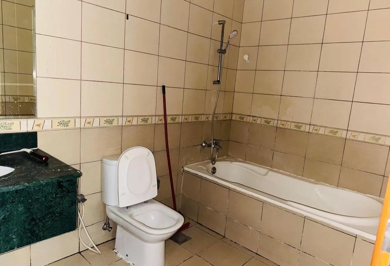 VACANT AND READY TO MOVE | SPACIOUS LAYOUT