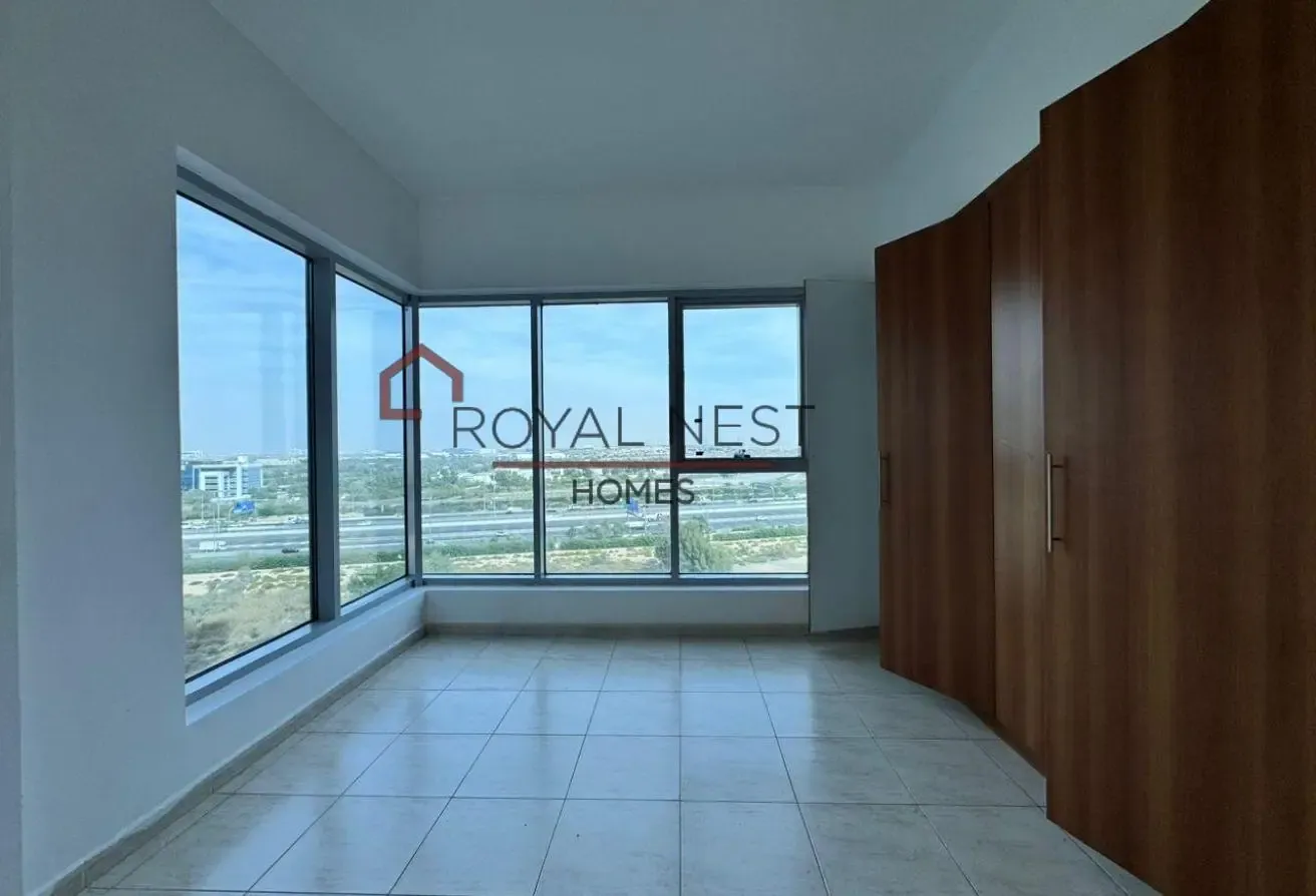 Ready to Move | 4 CHQ'S | Family Living