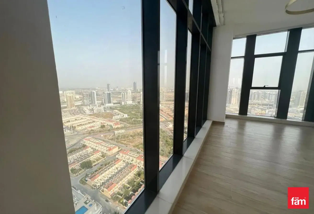 Bright & Spacious 1BR| Regina Tower JVC