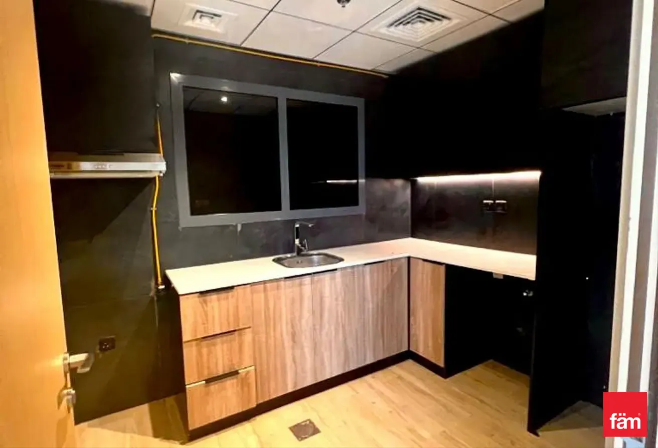 Bright & Spacious 1BR| Regina Tower JVC