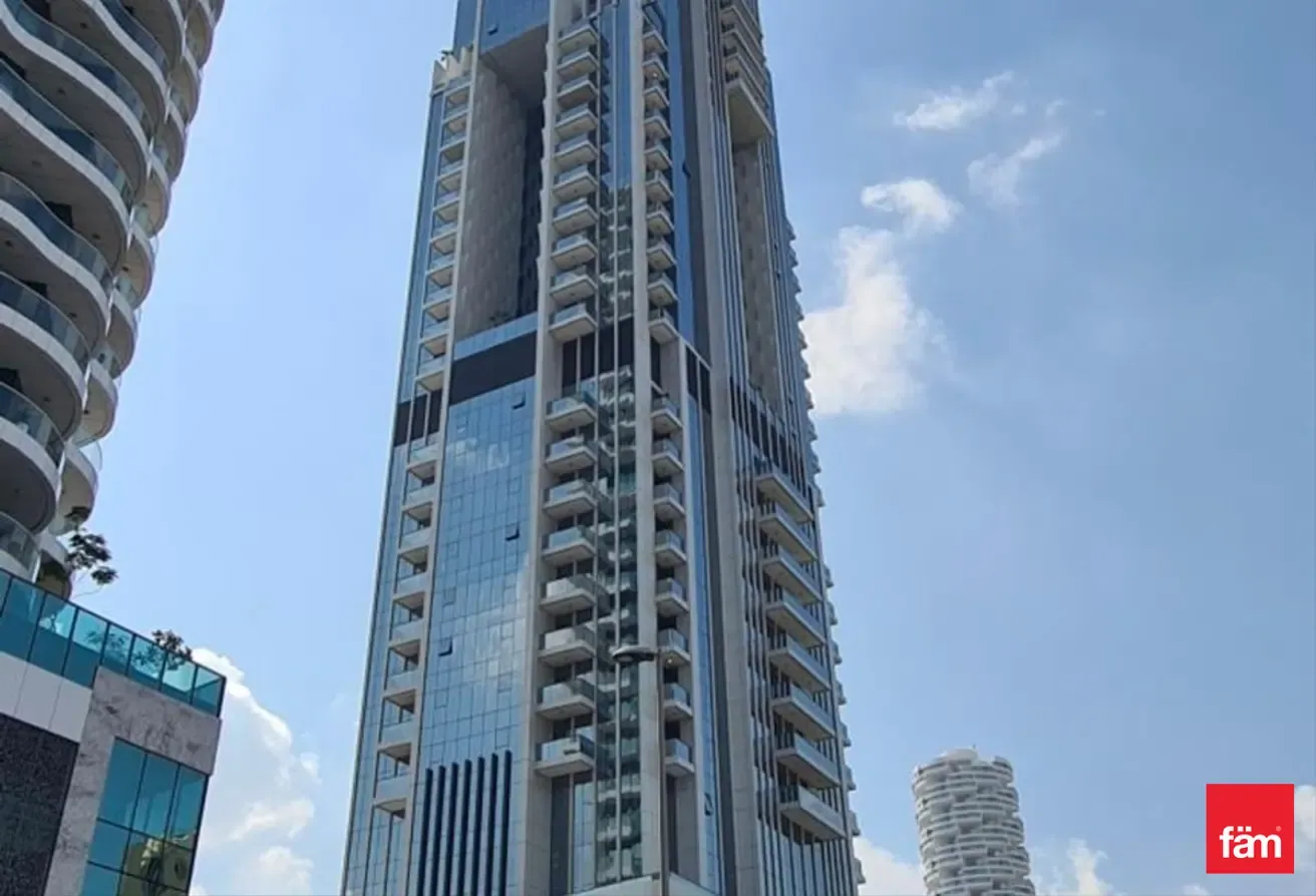 Bright & Spacious 1BR| Regina Tower JVC