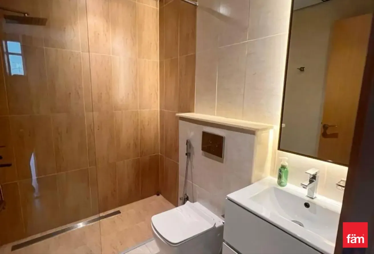 Bright & Spacious 1BR| Regina Tower JVC