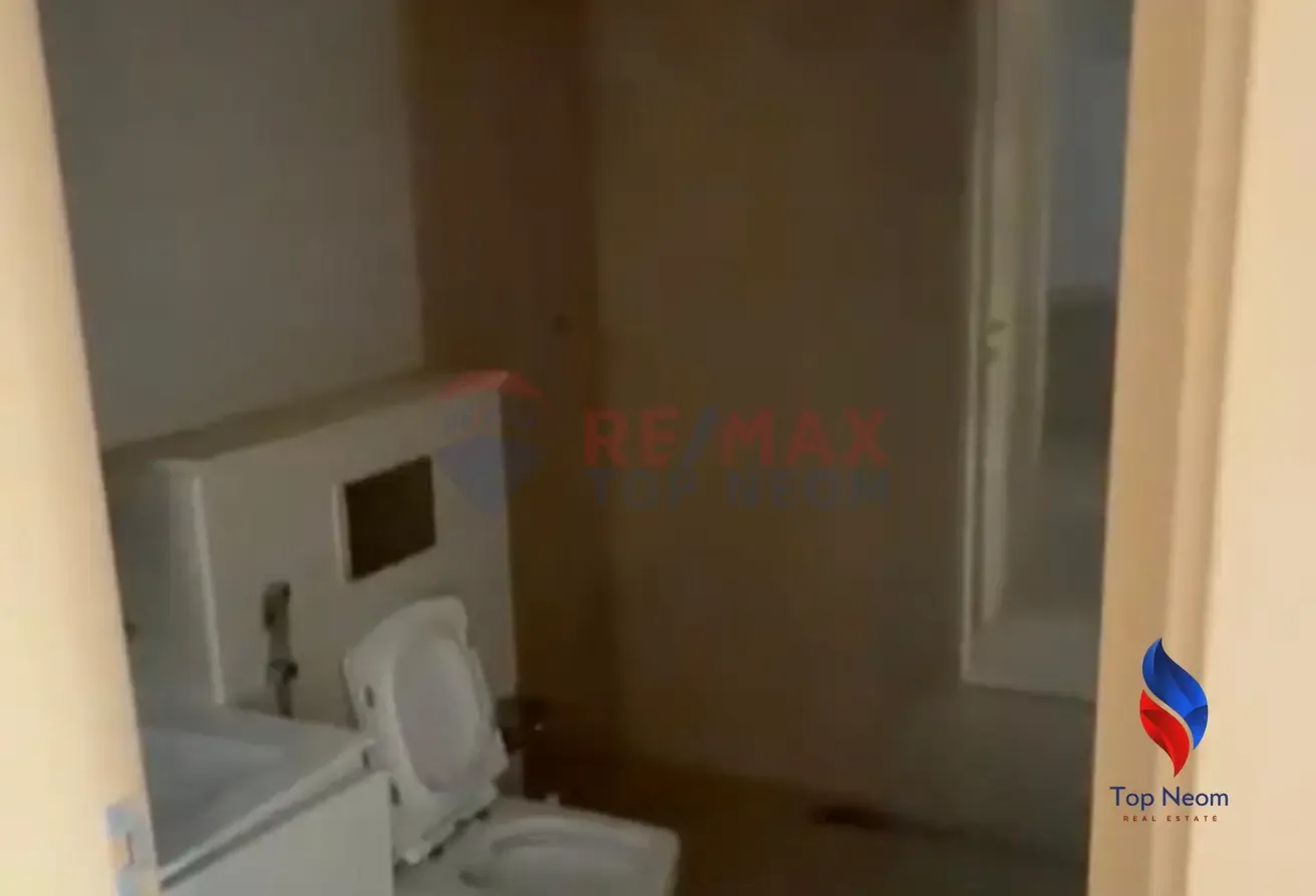 PRIME LOCATION || FULLY FURNISHED || VACANT