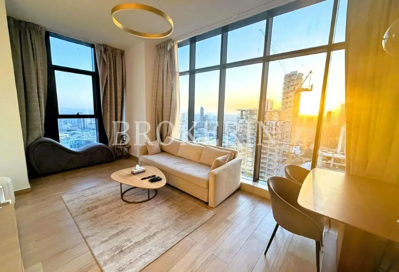 FULLY FURNISHED | PRIME LOCATION | BRIGHT INTERIOR