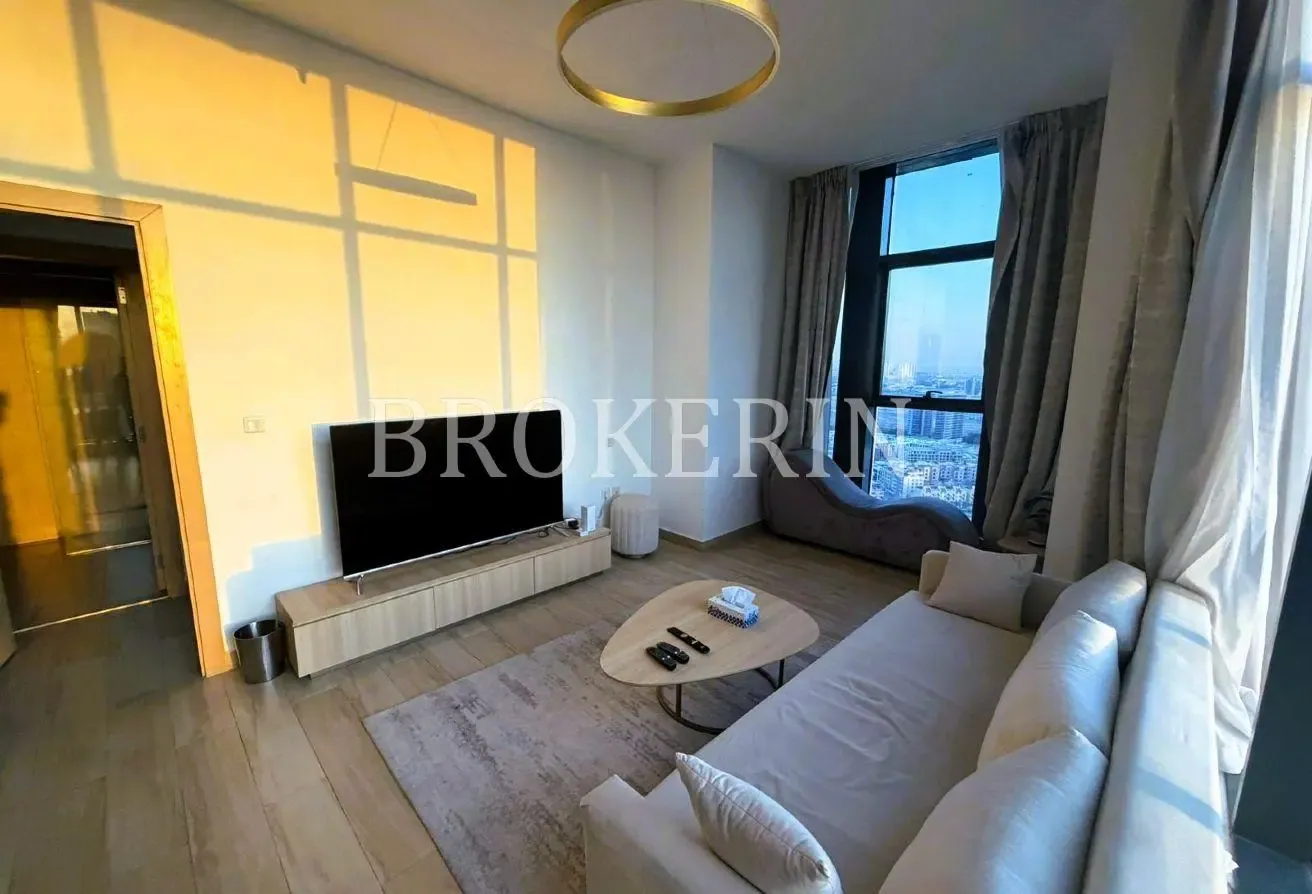 FULLY FURNISHED | PRIME LOCATION | BRIGHT INTERIOR
