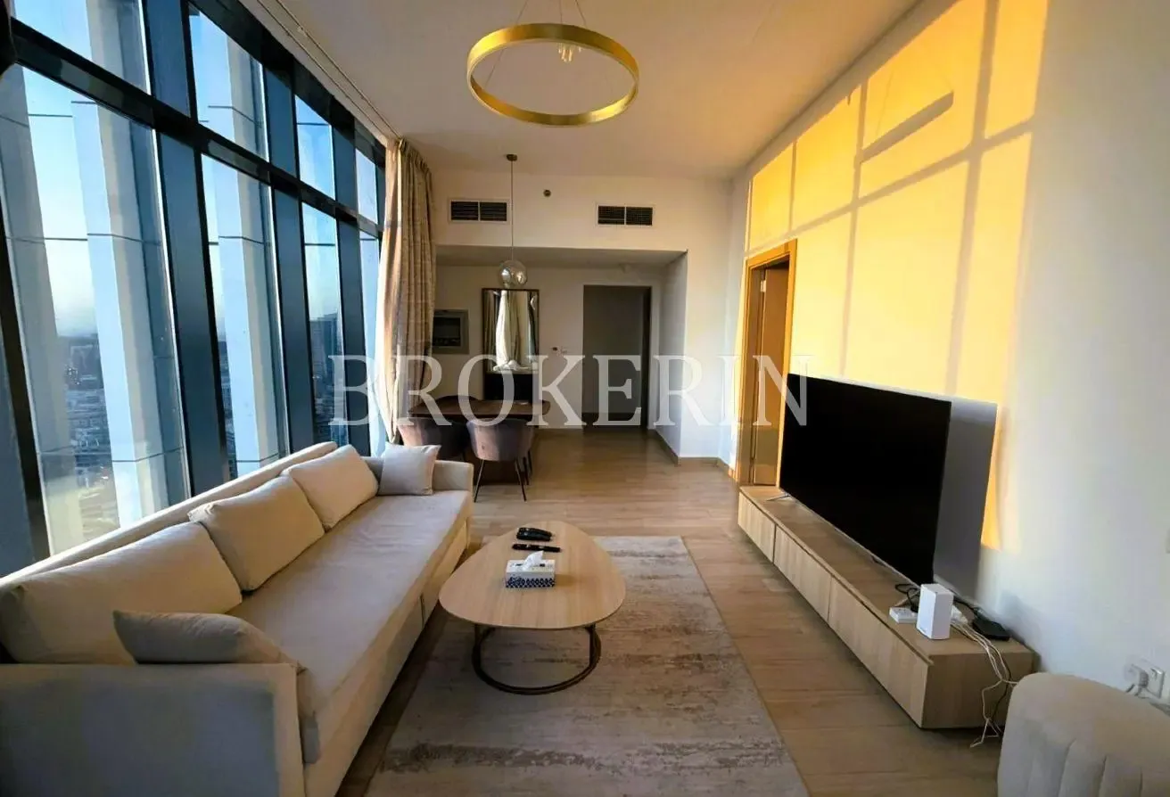 FULLY FURNISHED | PRIME LOCATION | BRIGHT INTERIOR
