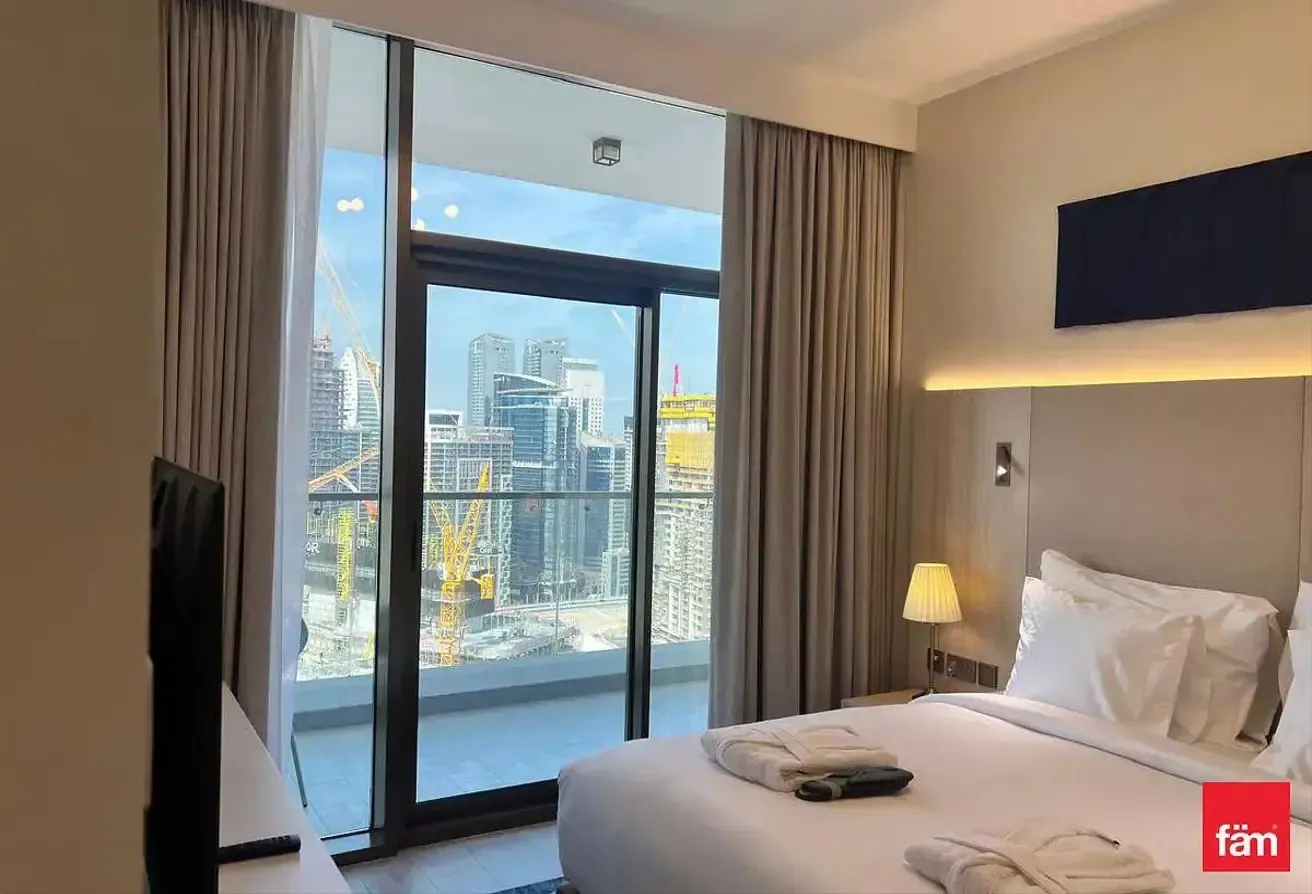 Modern apt, Burj Khalifa view, near metro