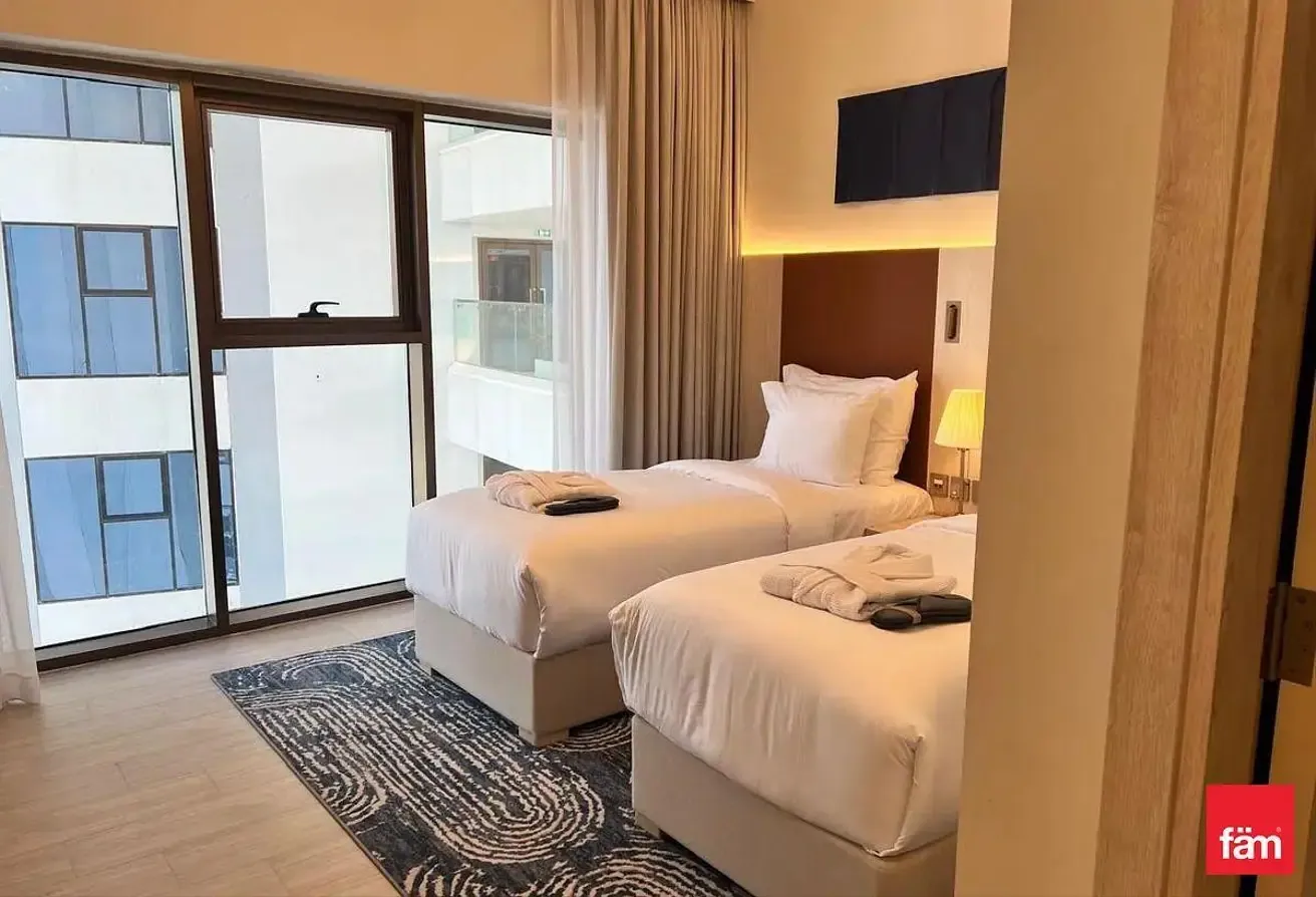 Modern apt, Burj Khalifa view, near metro