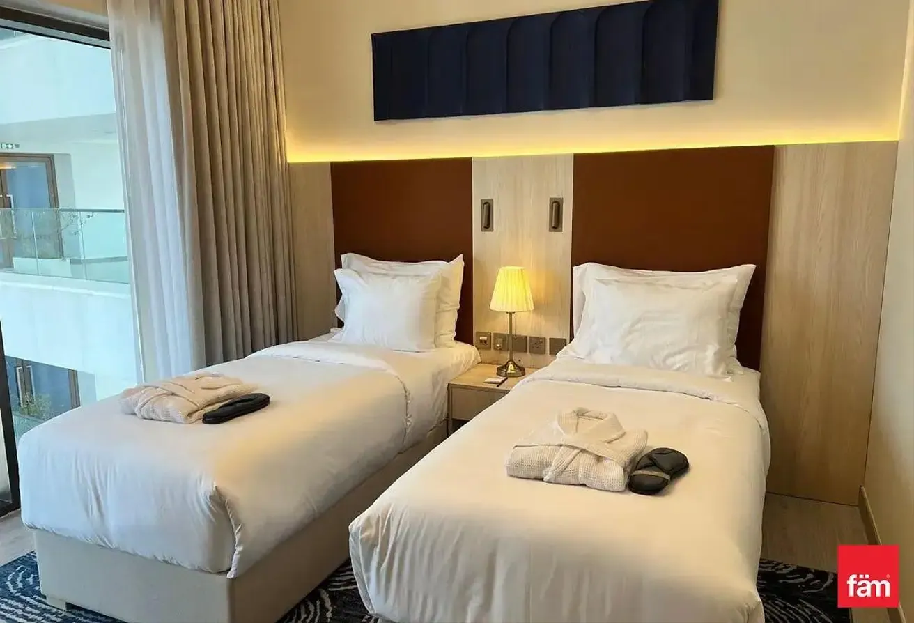 Modern apt, Burj Khalifa view, near metro