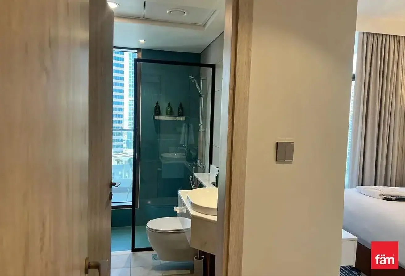 Modern apt, Burj Khalifa view, near metro