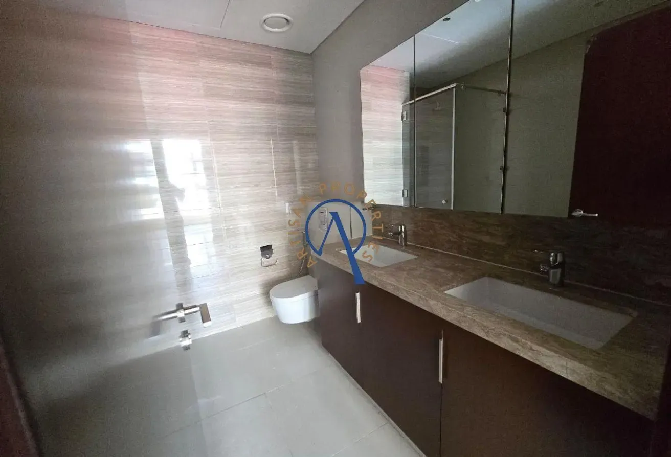 STORAGE & LAUNDRY | VACANT | POOL VIEW