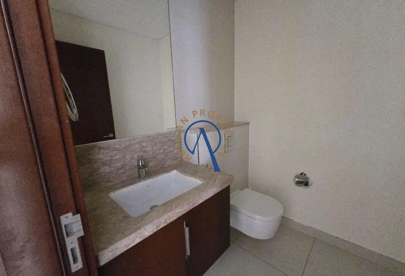 STORAGE & LAUNDRY | VACANT | POOL VIEW