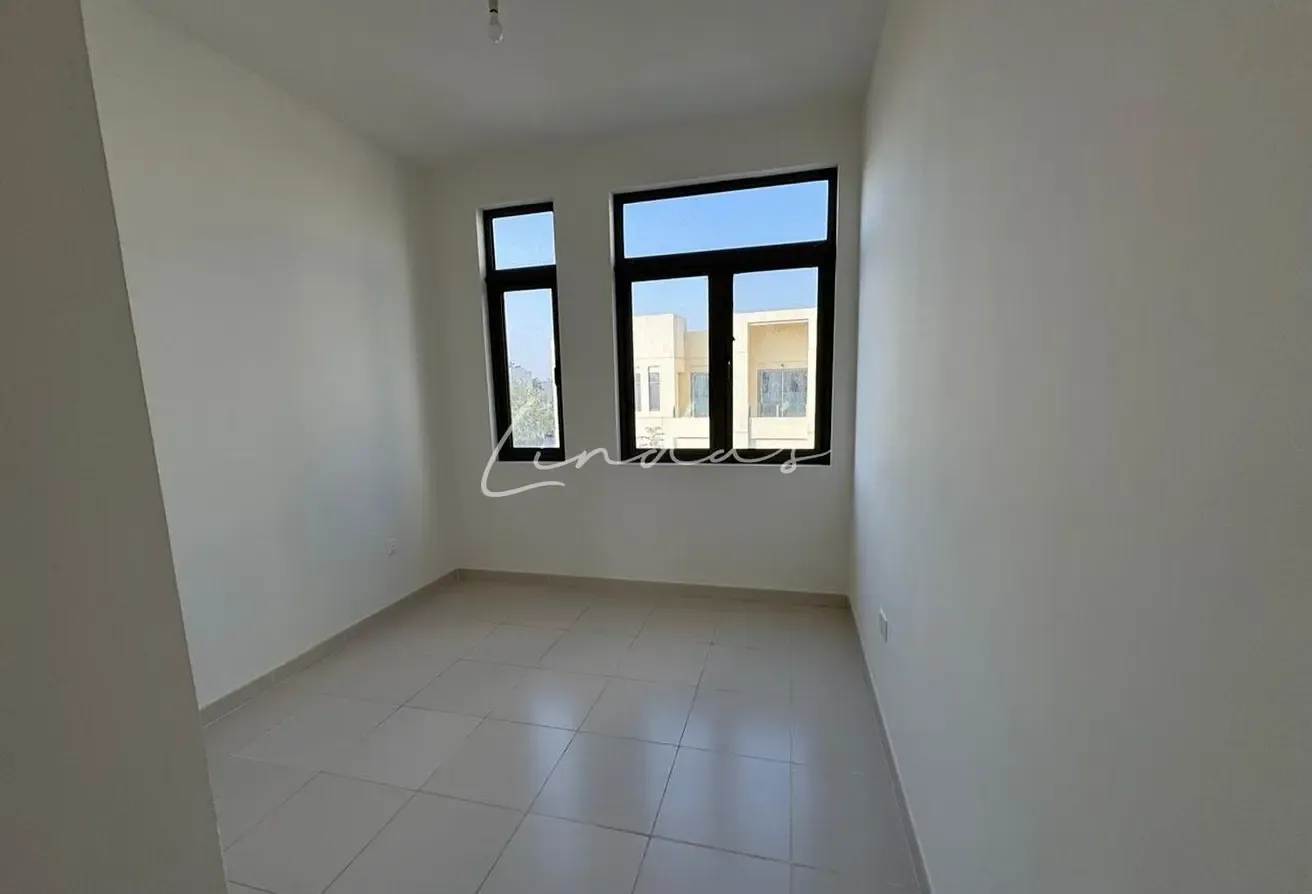 Bright | ready to move in | Amazing community