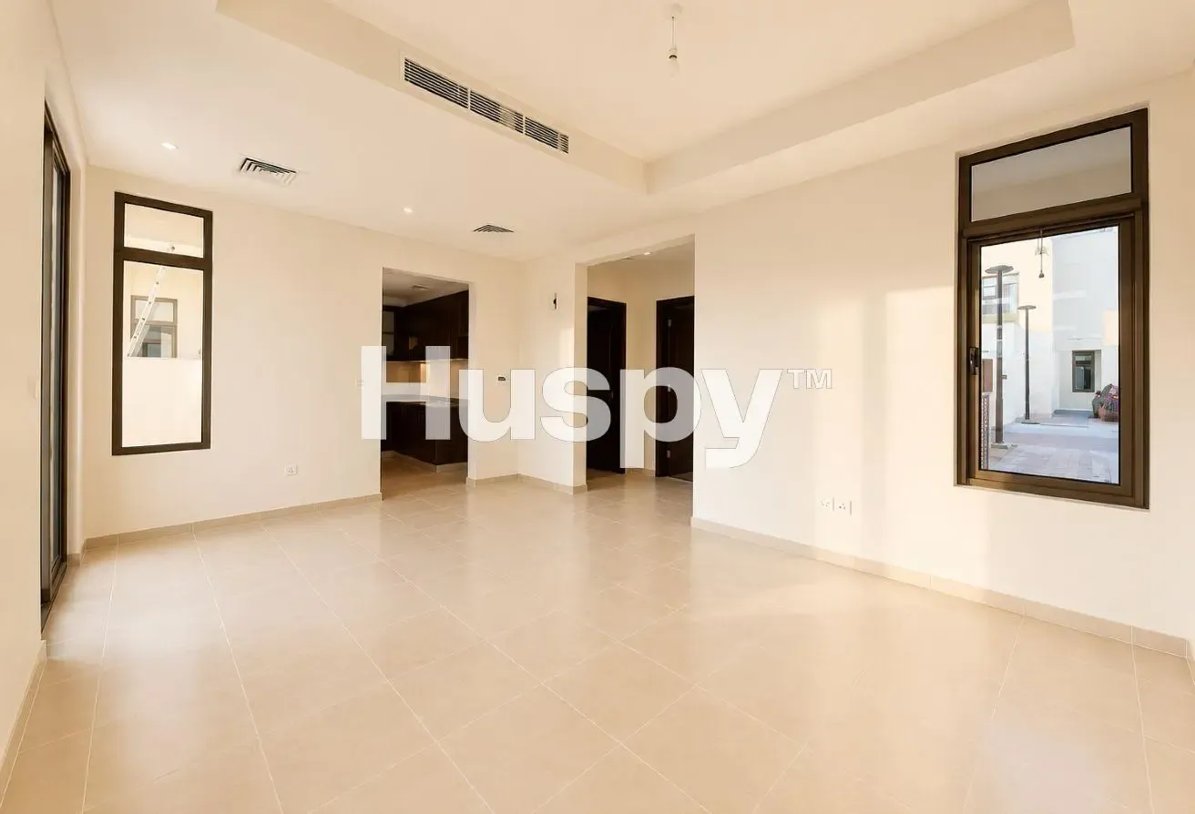 Middle Unit | Unfurnished | Vacant Now