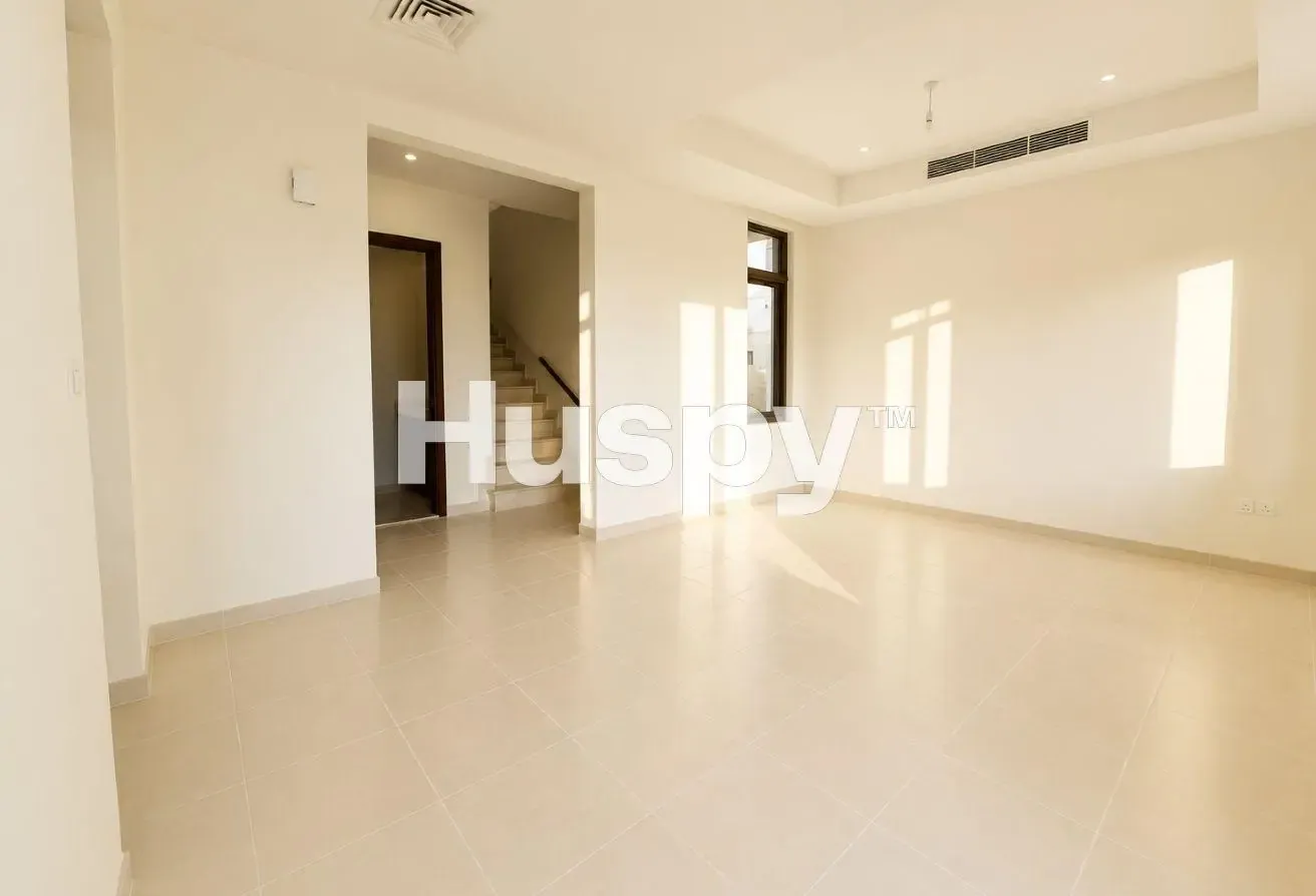 Middle Unit | Unfurnished | Vacant Now