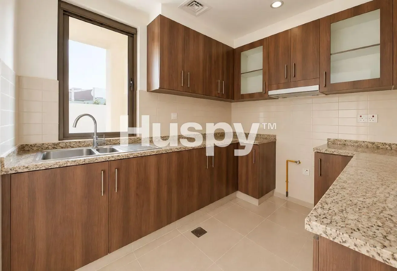 Middle Unit | Unfurnished | Vacant Now