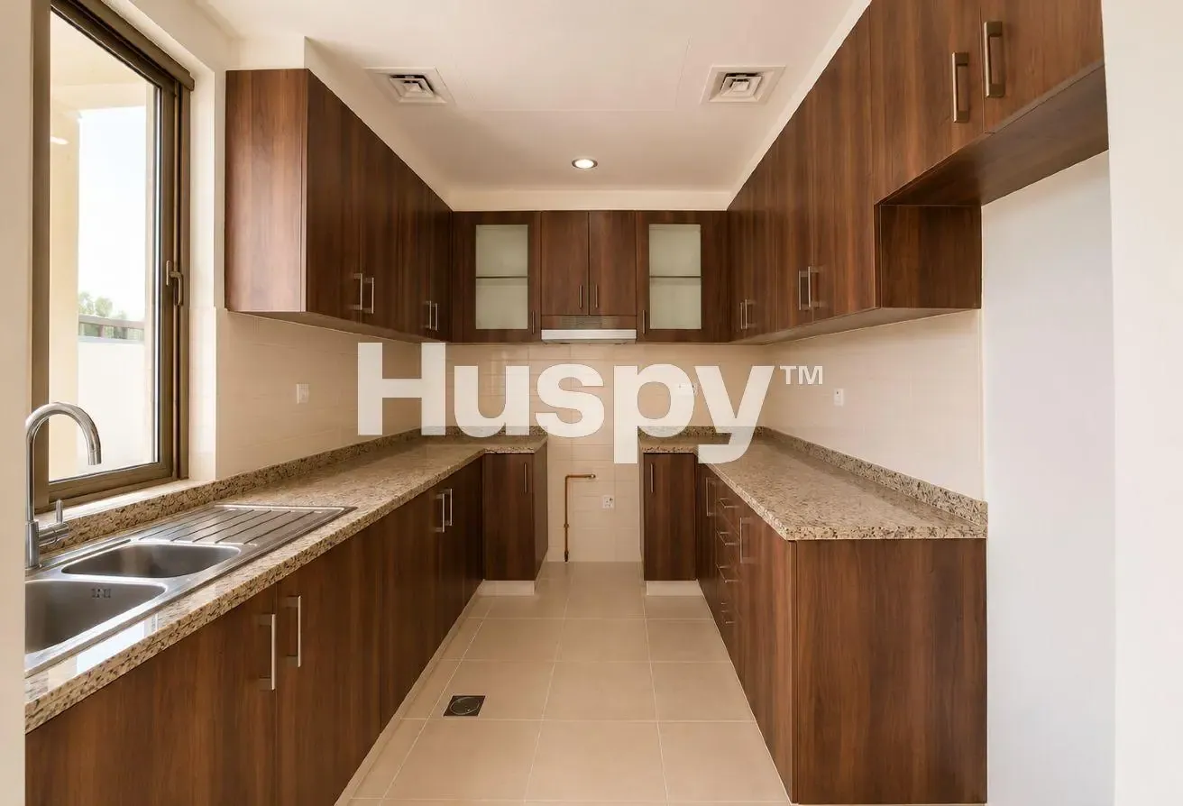 Middle Unit | Unfurnished | Vacant Now