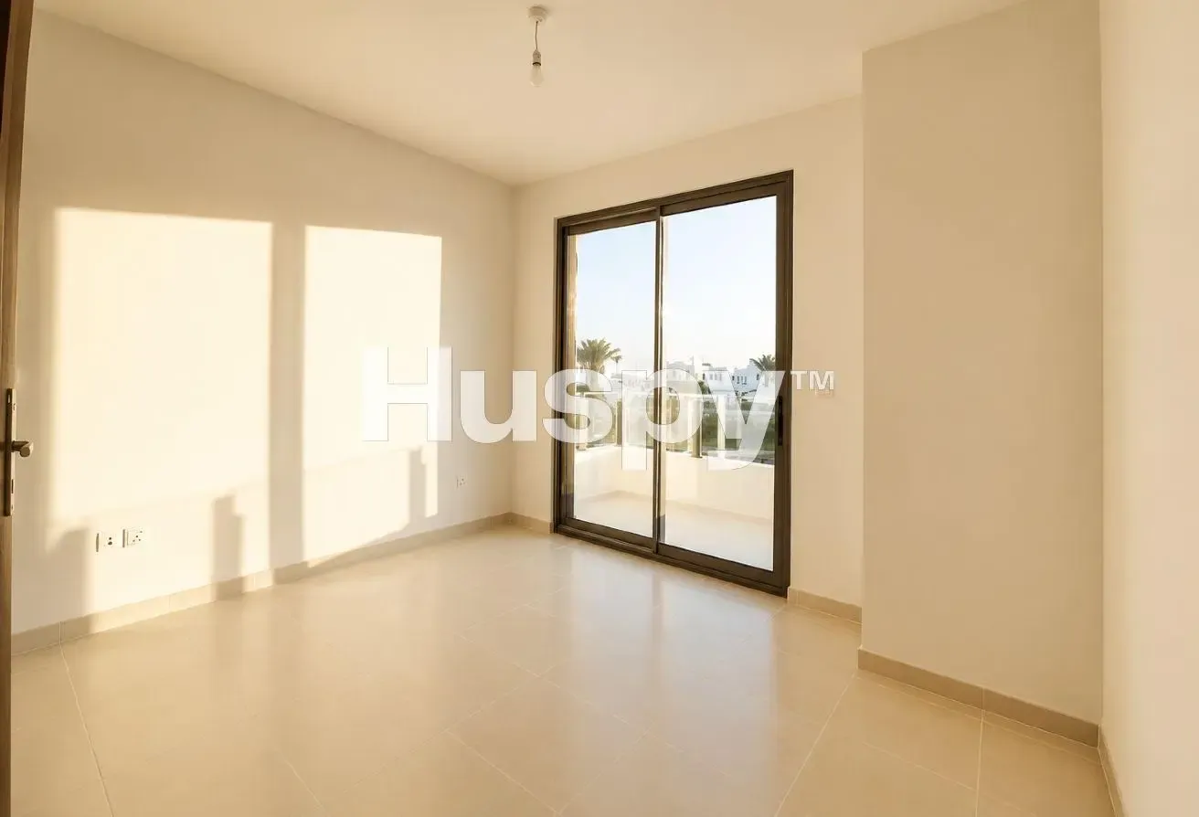 Middle Unit | Unfurnished | Vacant Now