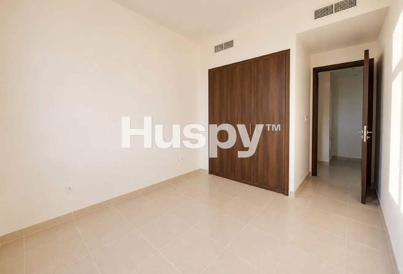 Middle Unit | Unfurnished | Vacant Now