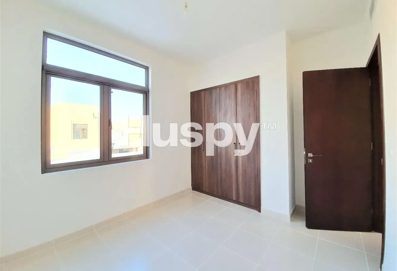 Middle Unit | Unfurnished | Vacant Now