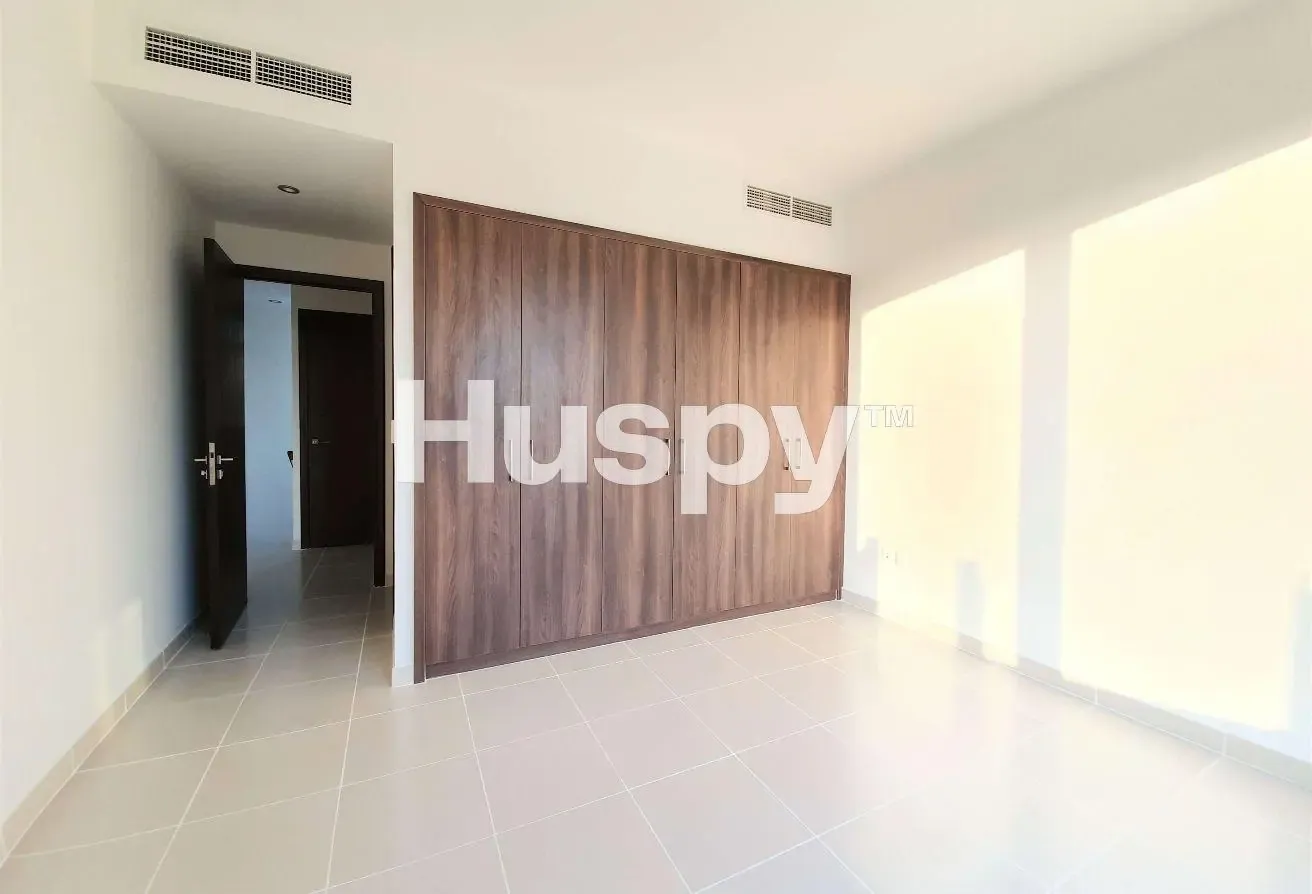 Middle Unit | Unfurnished | Vacant Now