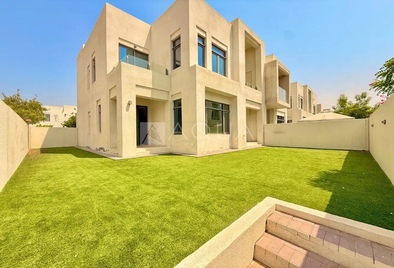 CORNER UNIT | STUDY ROOM | CLOSE TO POOL